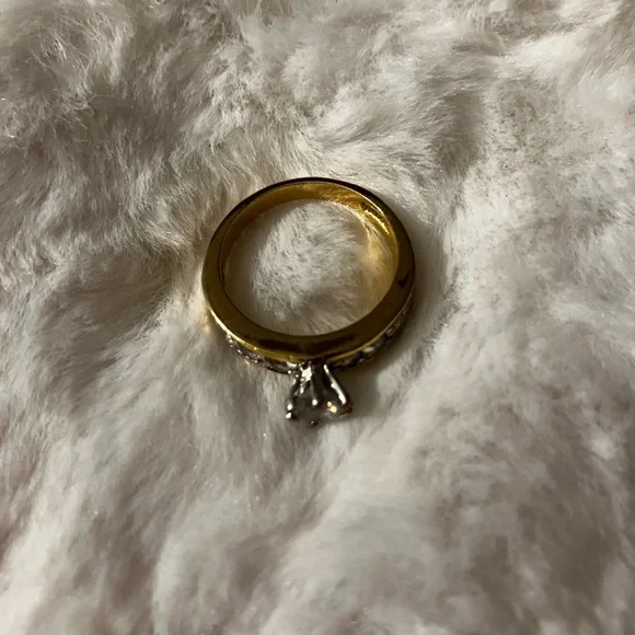 Vintage Ring - Picture 4 of 12